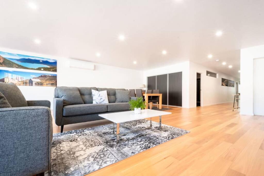Central Modern 2 Bedroom With Wifi Launceston Buitenkant foto